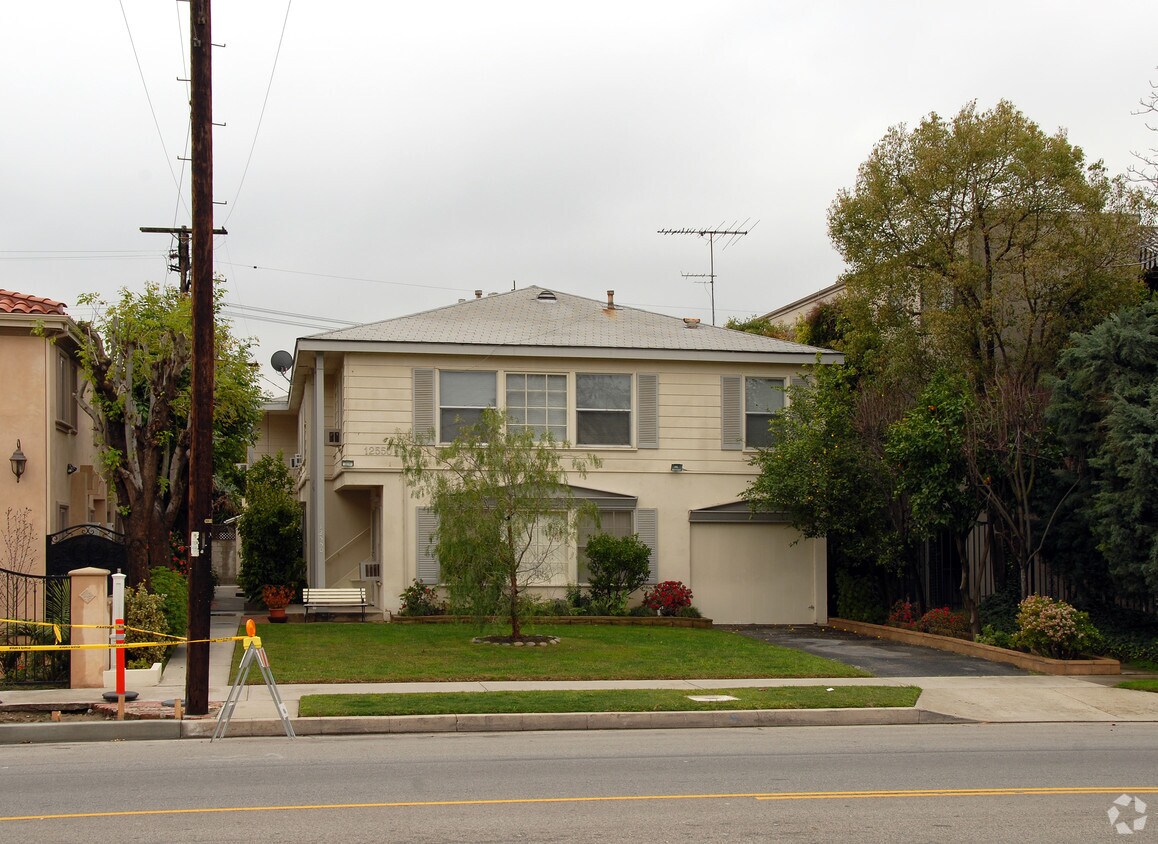 Foto del edificio - 12550 Moorpark St