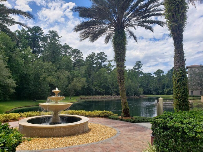 Foto del edificio - 945 Registry Blvd