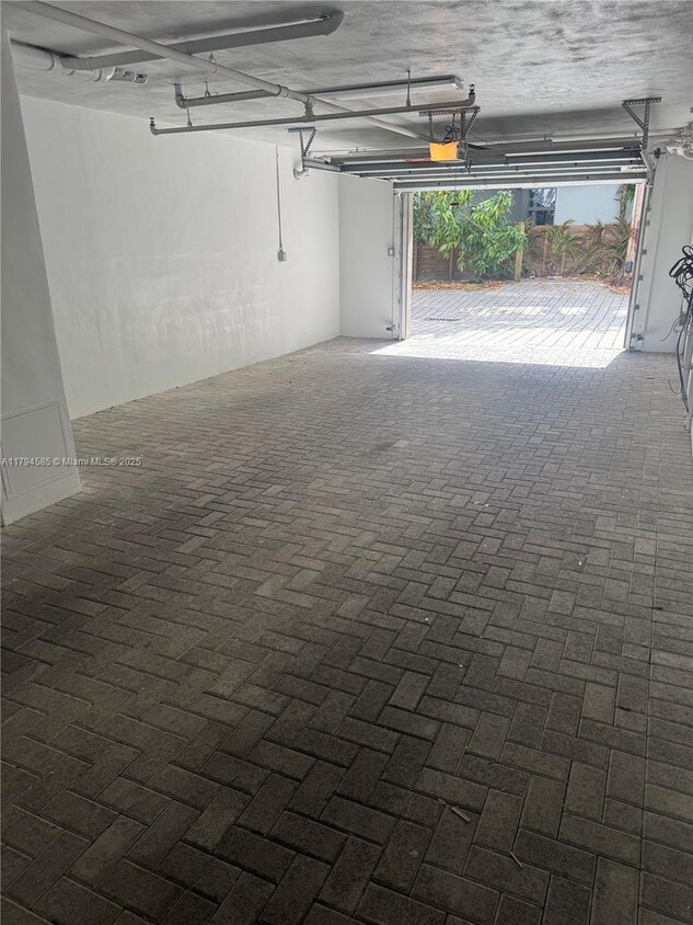 Building Photo - 7541 SW 61st Ave