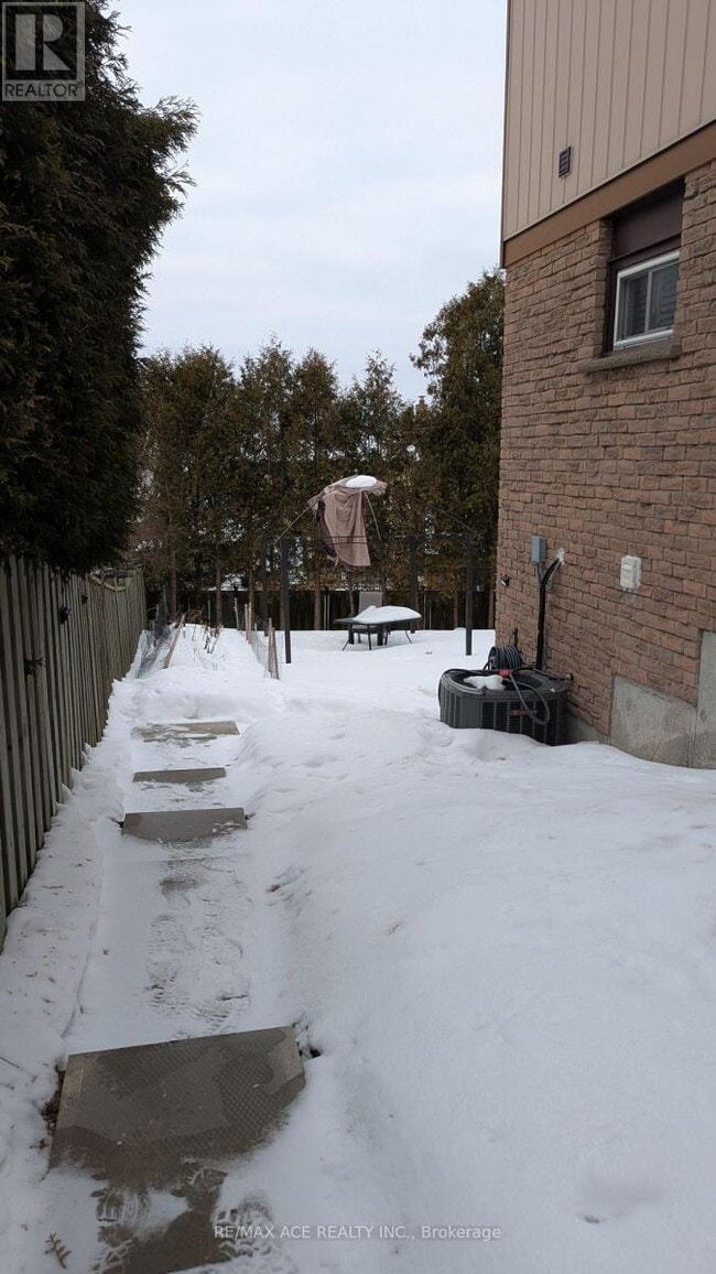 Building Photo - 106 Kirby Crescent