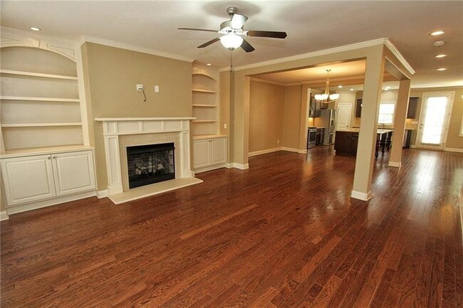 Building Photo - 7605 Lowery Oak Dr