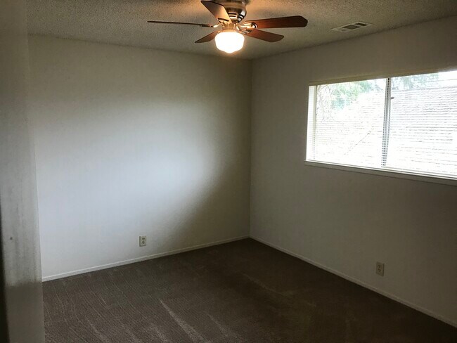 Foto del edificio - 121 N Lincoln Ave