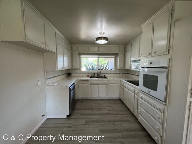 Building Photo - 3 br, 2 bath House - 3273 W. Roberts Ave