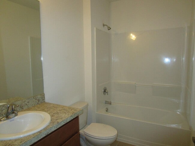 Building Photo - 913 SW 10th Pl