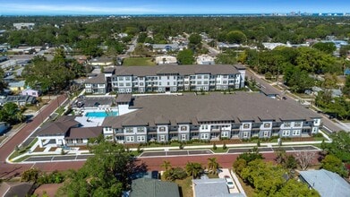 Interior Photo - Everest Largo Apartments
