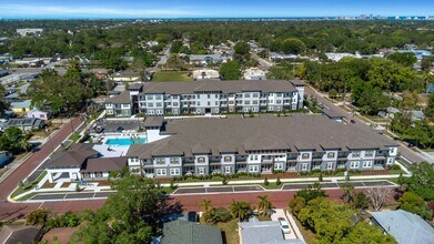 Interior Photo - Everest Largo Apartments