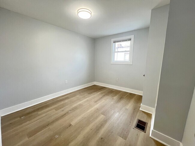 Foto del edificio - Remodeled 3b/1.5b House in South Philly! Section 8 ONLY!