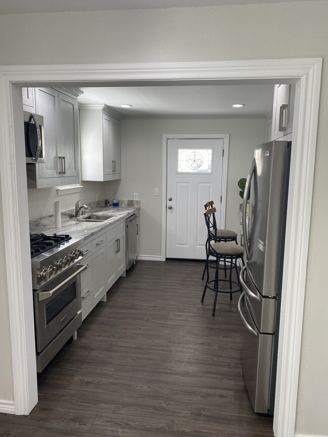 Kitchen - 923 E 36th St