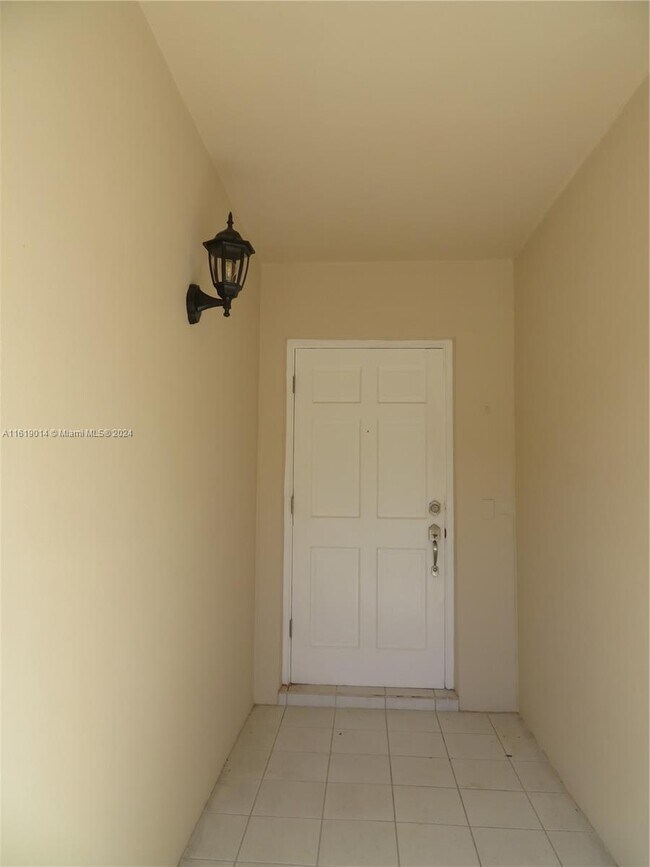 Foto del edificio - 7328 Miami Lakeway S