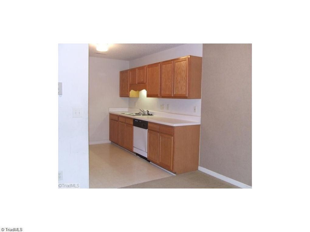 Foto del edificio - 802 Moultrie Ct