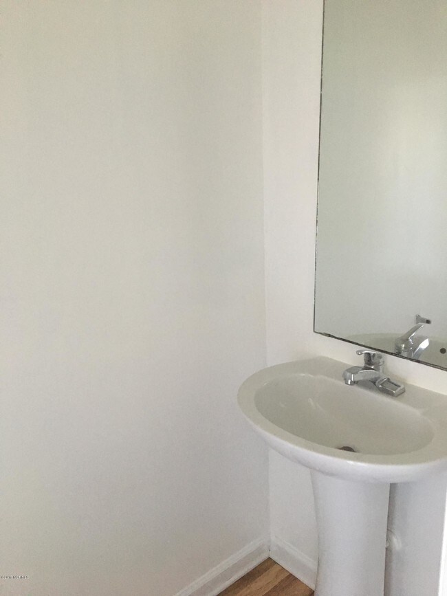 Foto del edificio - 105 Pinegrove Ct