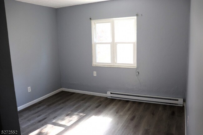 Building Photo - 371 Lake Shore S
