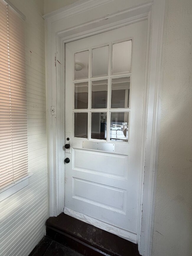 Building Photo - 21 S Wycombe Ave