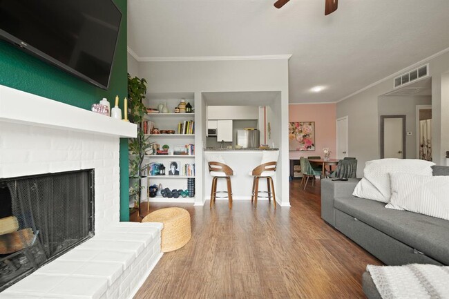 Building Photo - 728 Bering Dr