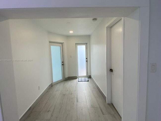 Building Photo - 403 SW 89th Pl
