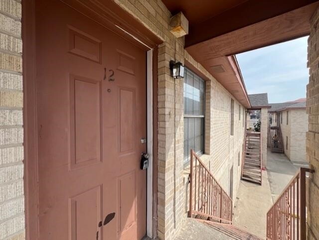 Building Photo - 1502 E San Pedro St