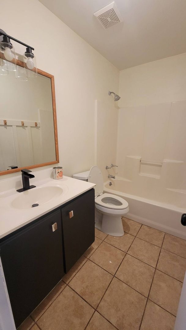 Foto del edificio - 4 Bedroom Home in Jacksonville