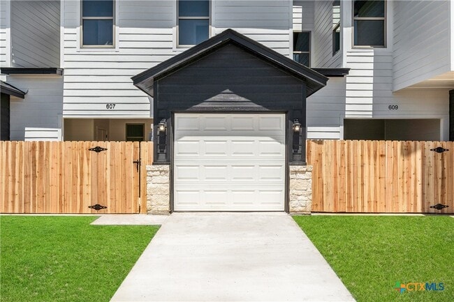 Building Photo - 723 Meiomi Dr