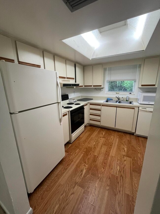 Foto del edificio - 658 NE 6th Ct