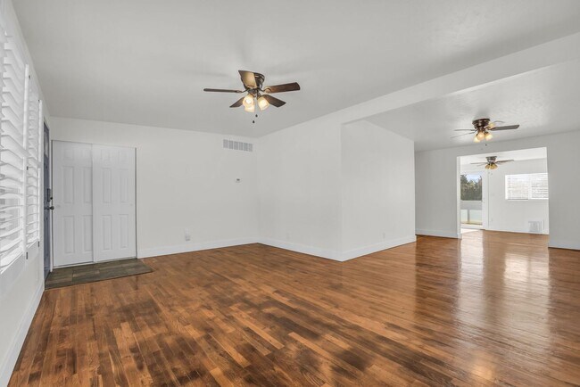 Foto del edificio - Beautiful 3 Bedroom Rambler Near Hill AFB with RV Parking