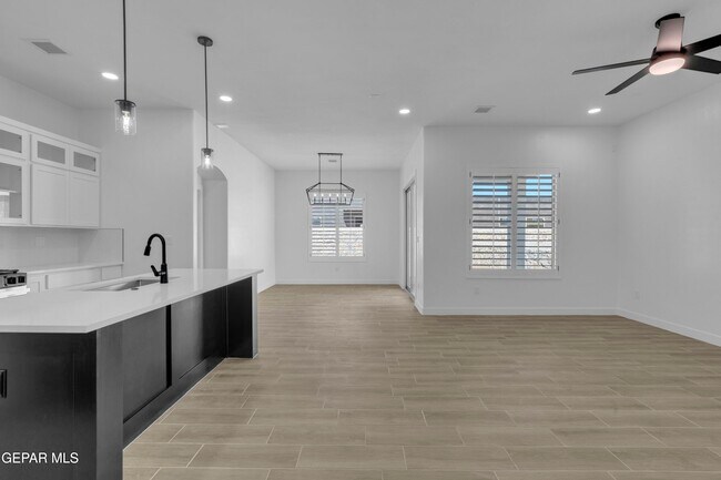 Building Photo - 15233 Expectation Ave