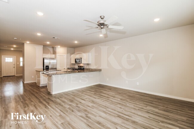 Building Photo - 618 Ava Trl