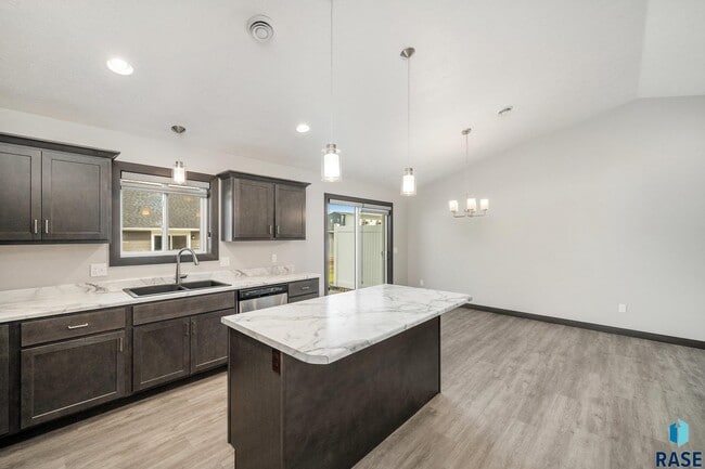 Foto del edificio - 4502 W 34th St N