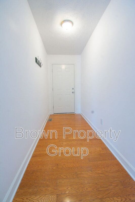 Building Photo - 633 Law Rd