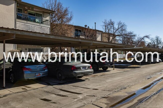 Foto del edificio - 5761 S Waterbury Cir