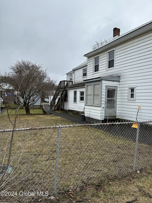 Primary Photo - 83 4th St