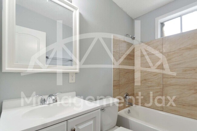Building Photo - 1544 W 26th St