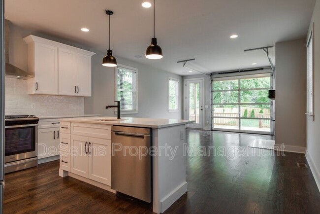 Foto del edificio - 2221B Winford Ave