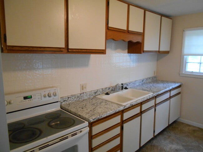Building Photo - 4405 E Bayley St