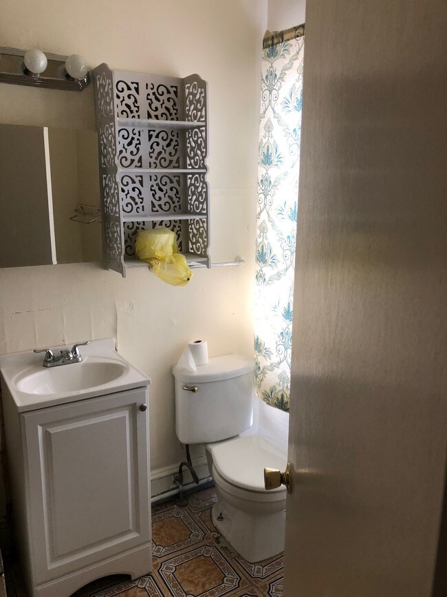 Building Photo - 19 Morris Ave