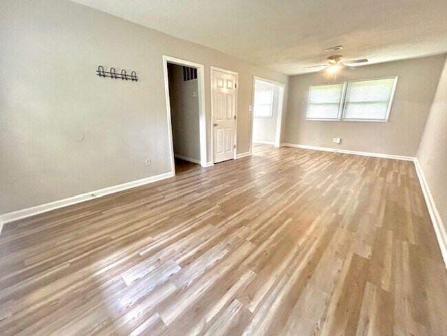 Foto del edificio - Newly Renovated 3 Bedroom Home!