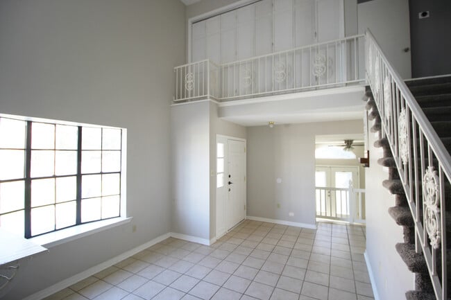 Building Photo - 300 33rd St