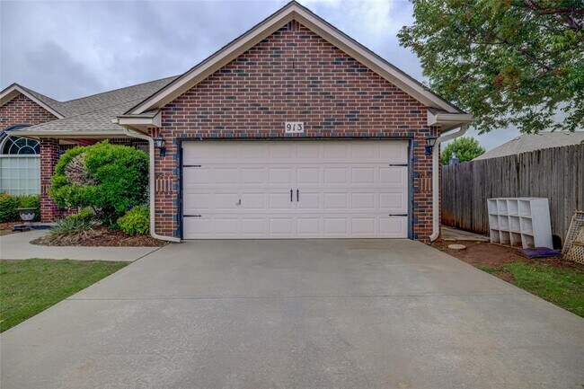 Foto del edificio - 913 Elm Creek Dr