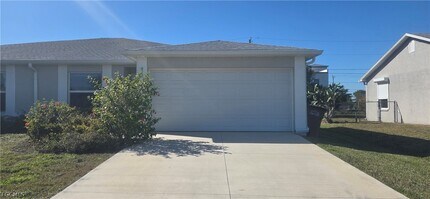 Building Photo - 910 SW 7th Ct