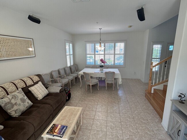 Foto del edificio - Lovely 3 Bed 2.5 Bath Home in Gated Community in Stanton