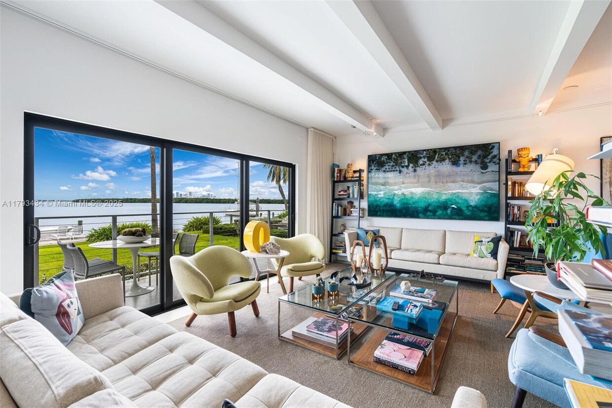 Foto principal - 166 Harbor Dr
