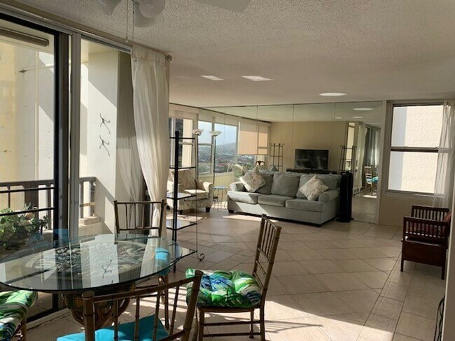 Foto del edificio - Mostly Furnished 2BR/2BA Condo