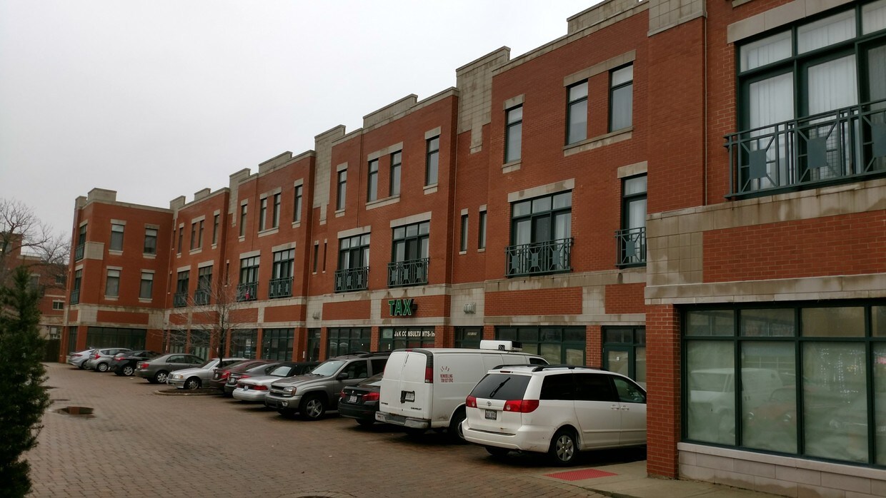 Hermoso edificio - 4521 W Lawrence Ave