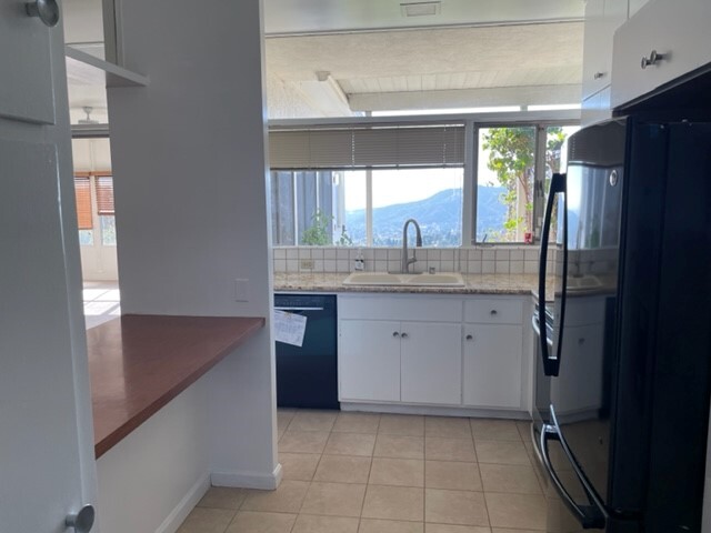 Building Photo - 2112 La Canada Crest Dr
