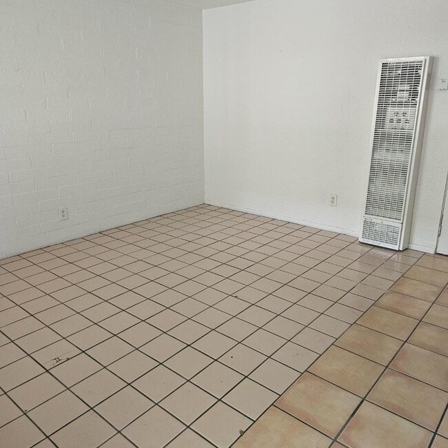 Building Photo - 2333 E Glenn St