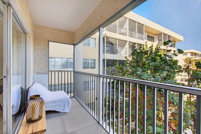 Photo - 50 SW 3rd Ave Apartment