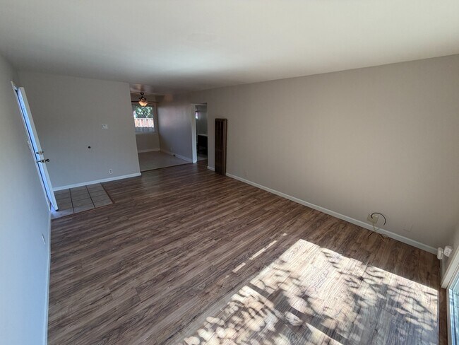 Foto del edificio - Sunnyvale 1BR with Private Patio, Fenced Yard, and Covered Parking – Prime Location, Great Schools