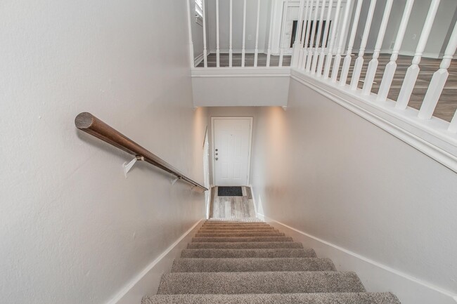 Foto del edificio - RENOVATED Birchman Place Townhomes!