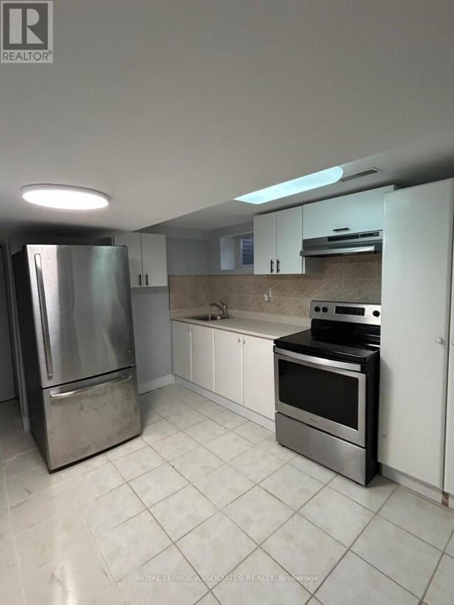 Building Photo - 98 Wigmore Dr