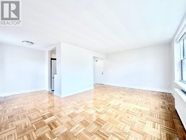 Photo du bâtiment - 1545 Bathurst St