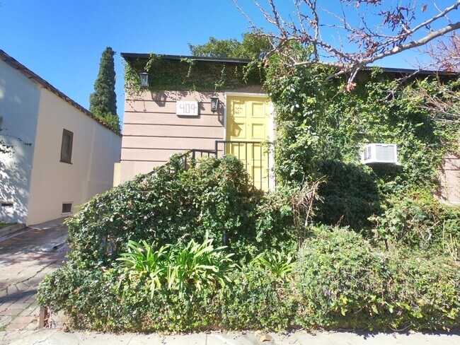 Building Photo - 409 S Coronado St